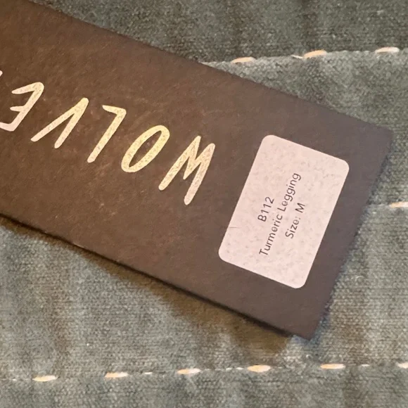 Wolven Activewear Set - Tumeric Yoga Sports Bra & Leggings - Picture 3 of 11